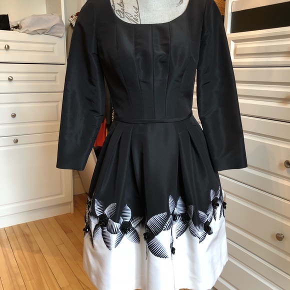 Carolina Herrera Silk Dress Size 8 - Picture 2 of 5
